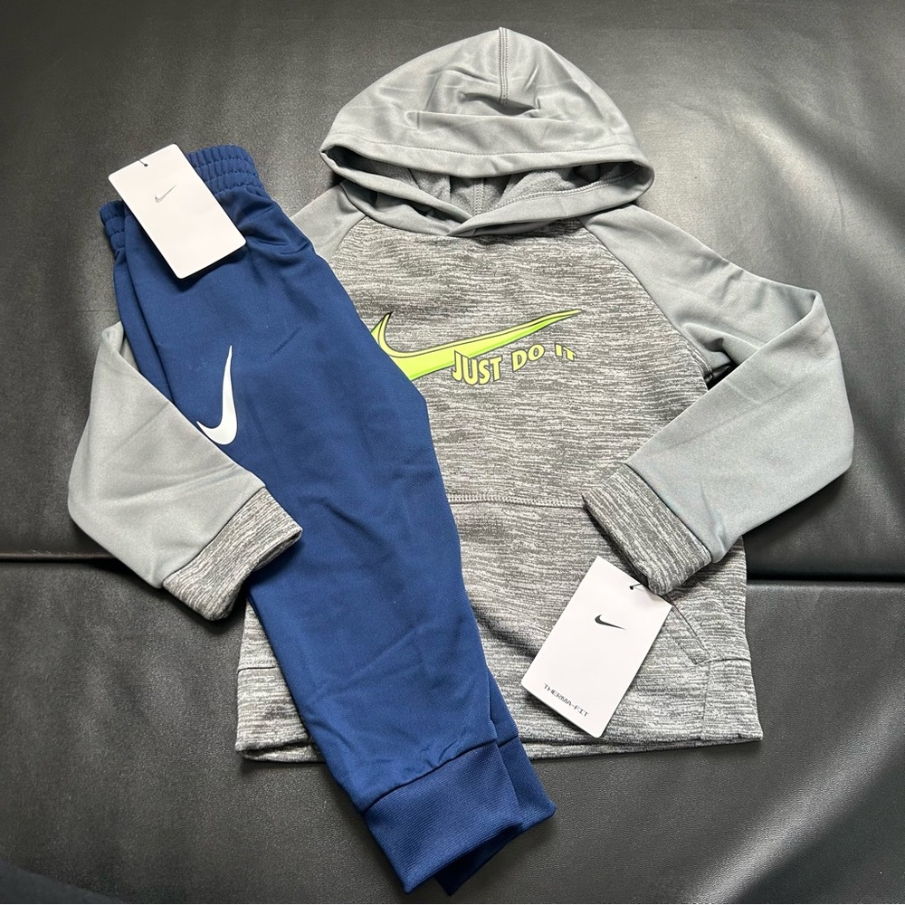 NWT Nike Hoodie & Jogger Set Boys Size 3T
